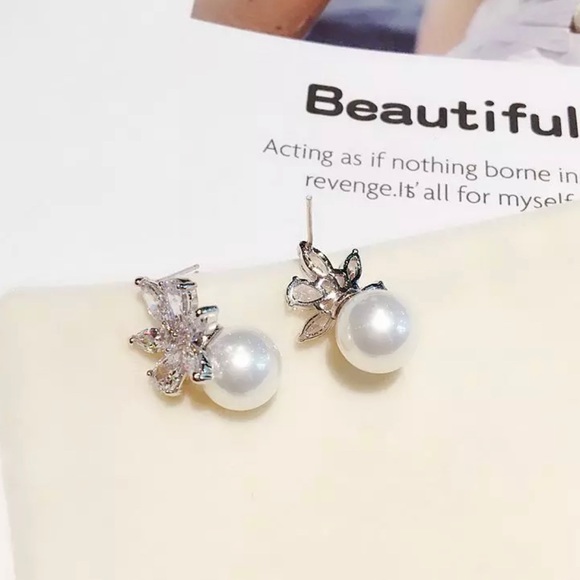 Platinum Plated CZ Crystal & Pearl Stud Earrings - Picture 4 of 6